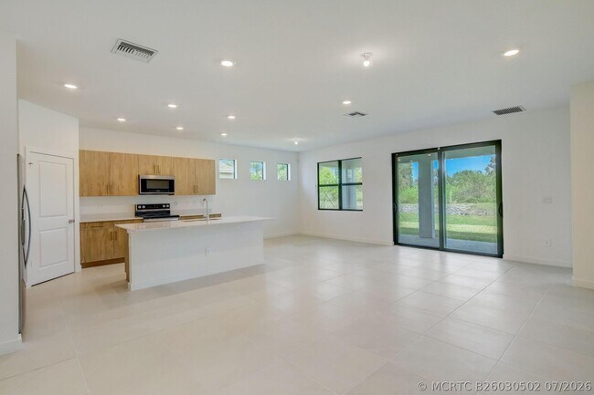 Foto del edificio - 5946 SE Sky Blue Cir