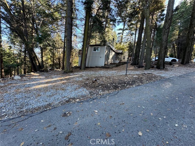 Foto del edificio - 22360 Crest Forest Dr