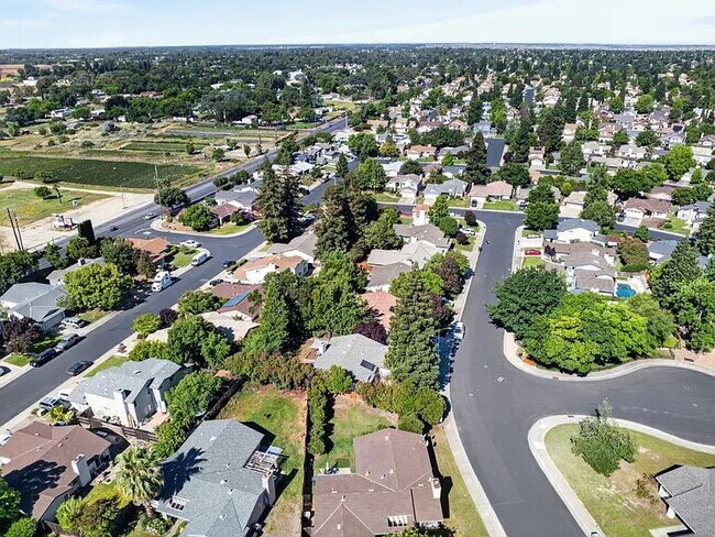Building Photo - 3 bedroom 2 bath in Dry Creek School District.