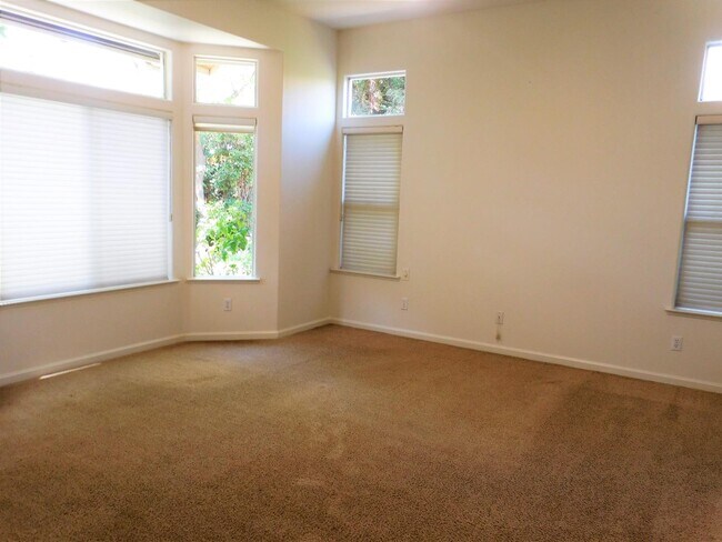 Foto del edificio - 5215 Vía Amore