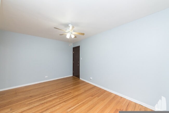 Building Photo - 3257 W Wrightwood Ave