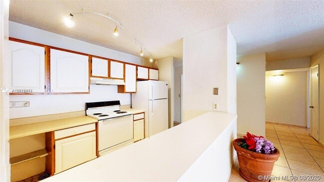 Foto del edificio - 14830 Naranja Lakes Blvd