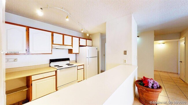 Building Photo - 14830 Naranja Lakes Blvd