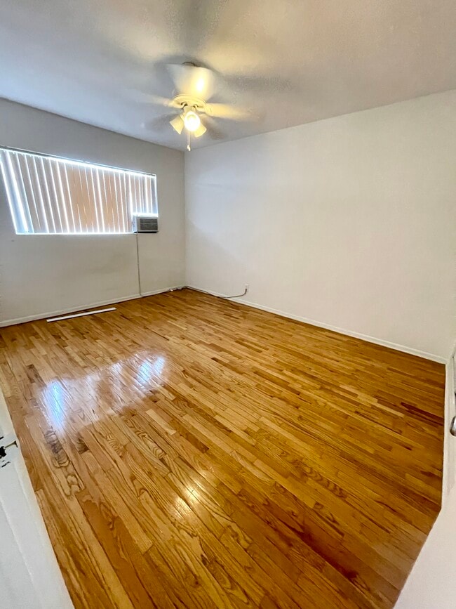 Building Photo - 1206 N Hayworth Ave