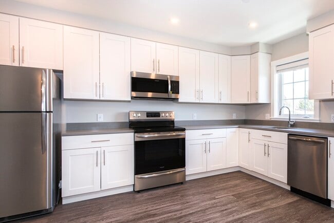 Building Photo - 50 Country Way