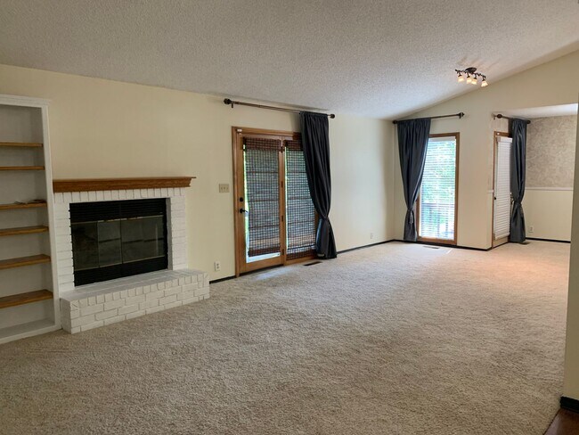 Building Photo - Outdoor Lover's Paradise in Bella VIsta 3B...