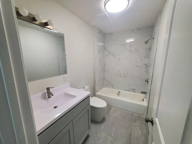 Building Photo - 5001 Oxford Ave