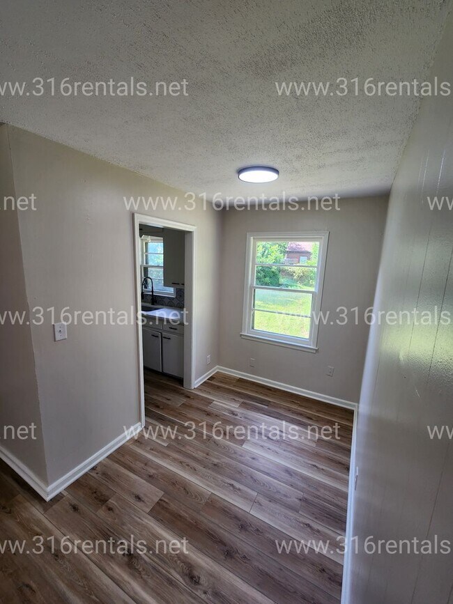 Foto del edificio - $1,250 - 3 bed 1 bath - Newly Renovated Si...