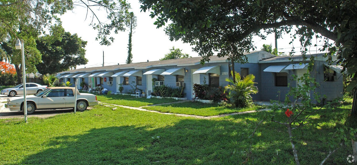 Foto del edificio - Royal Palm Apartments