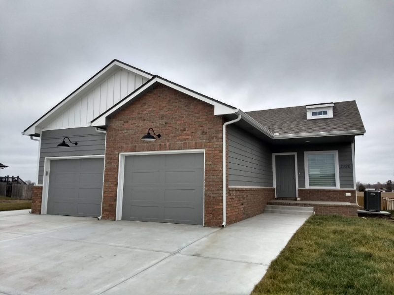 Primary Photo - 2136 E Village Estates Dr