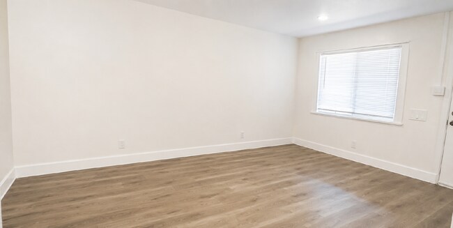 Foto del edificio - Updated 2-Bedroom Near Ruby Hill Park | Pet Friendly | Parking