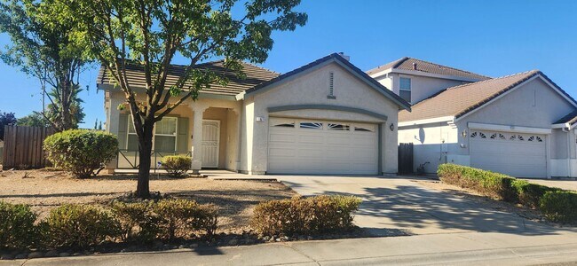 Foto del edificio - 4 Bedroom 2 Bathroom Home in Elk Grove