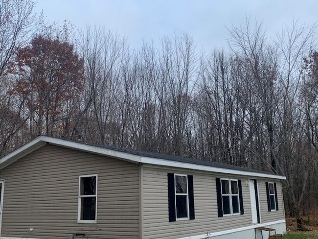 Building Photo - 3 Bed, 2 Bath Single Family home - Pierz -...