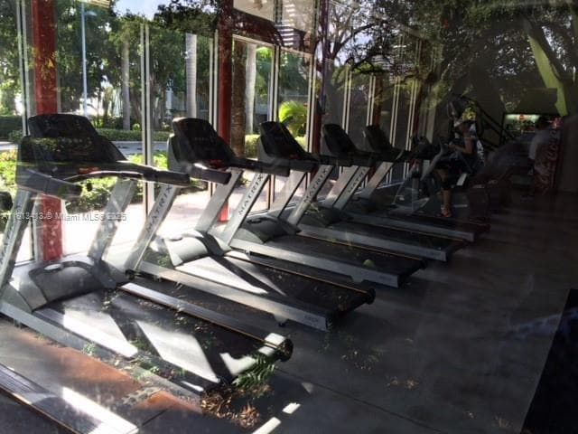 Foto del edificio - 680 NE 64th St