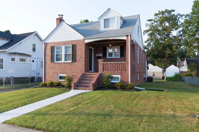 Building Photo - 2616 Hillcrest Ave