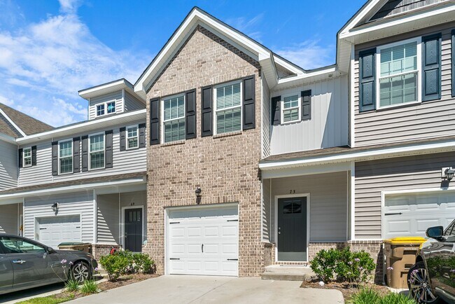 Building Photo - Stunning Townhome Available Now!