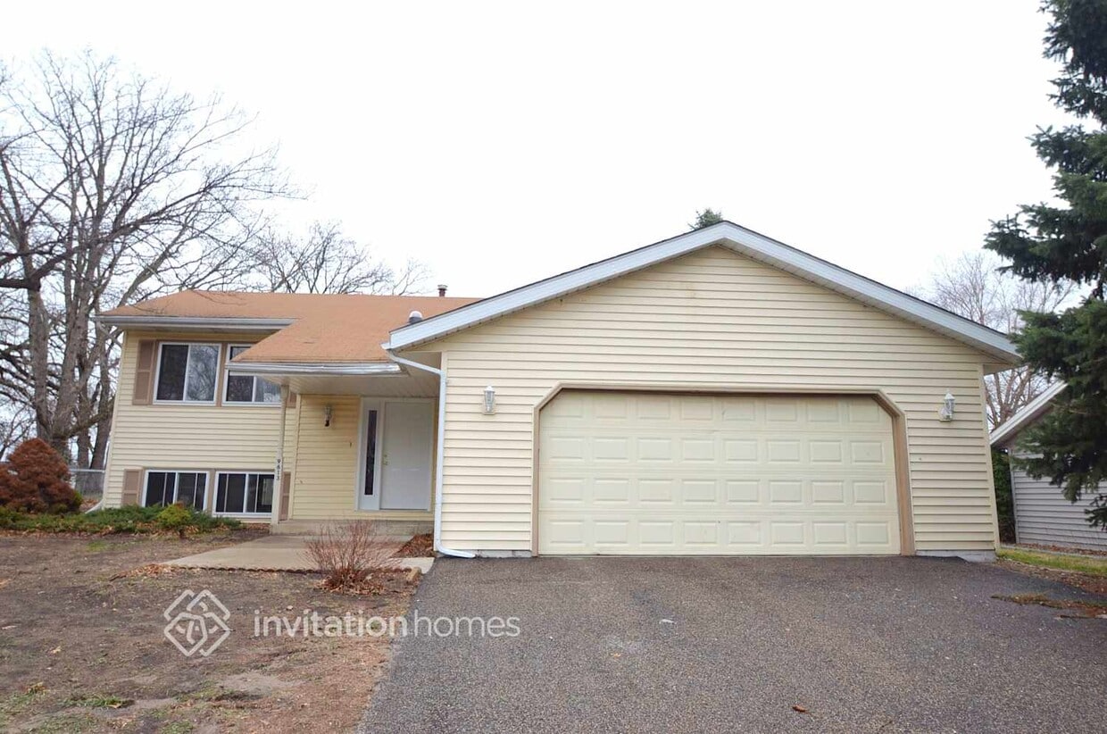 Foto principal - 9613 Tyler St NE