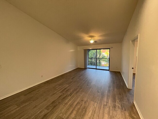 Foto del edificio - ANNUAL RENTAL - OASIS- 2 BED 2 BATH 2ND FLOOR