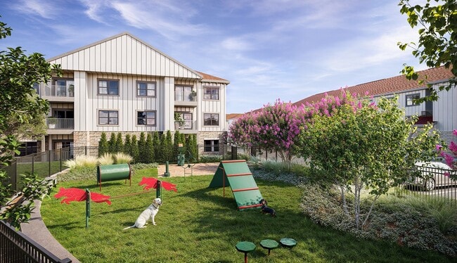 Building Photo - Range West