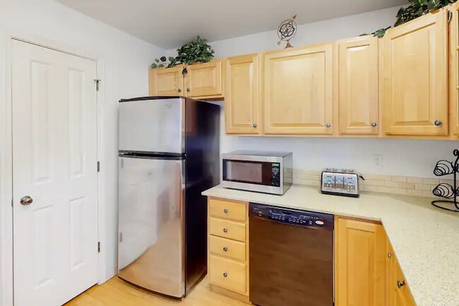Foto del edificio - 770 E Riverpark Ln