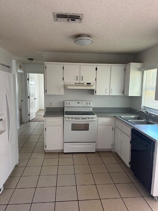 Foto del edificio - Cute 2 Bedroom, 2 Bathroom, 1 Car Garage h...