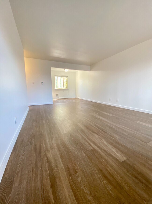 Building Photo - 858 NE 67th St