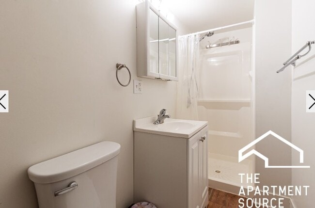 Photo - 908 W Belle Plaine Ave Apartment