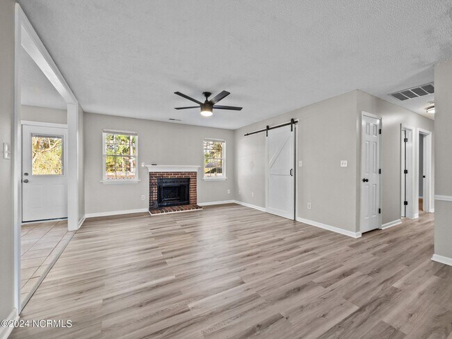 Foto del edificio - 436 Wolf Run Ln