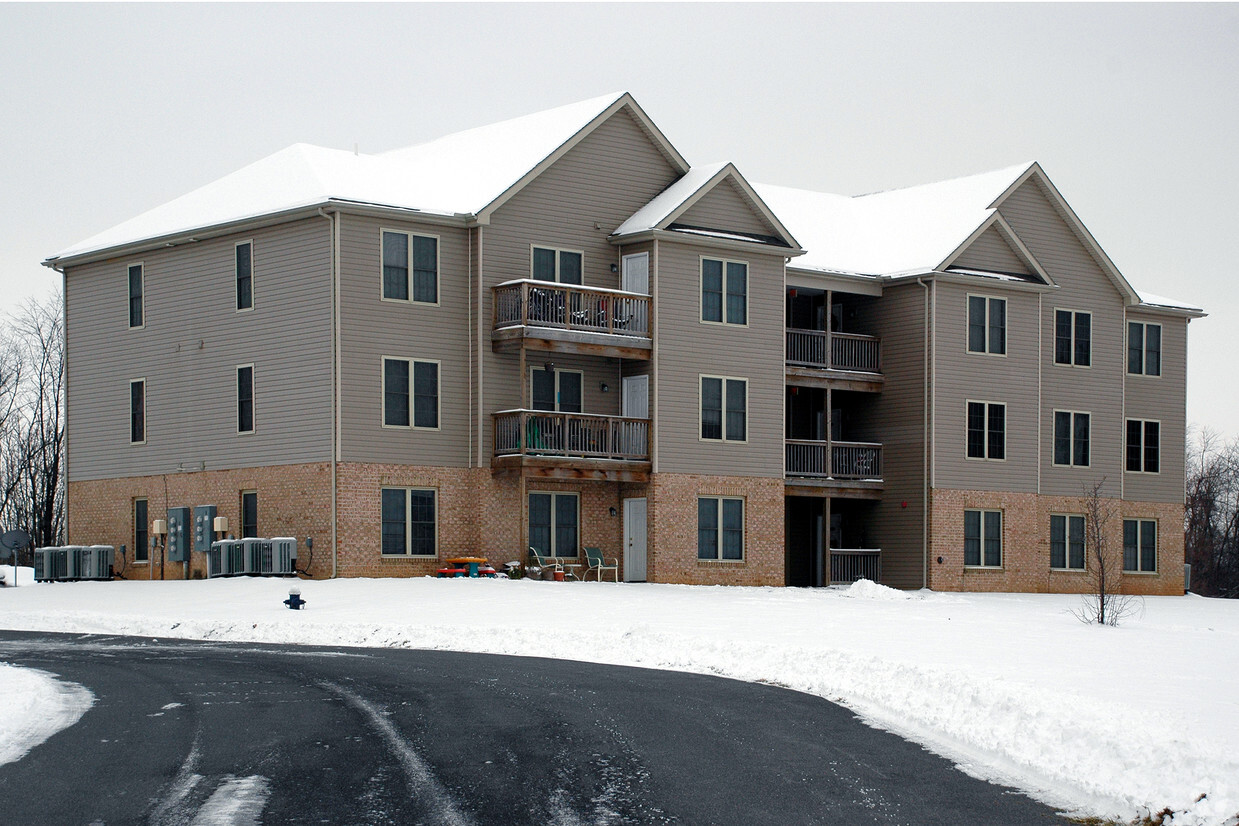 Primary Photo - Bassett Dr Apartments