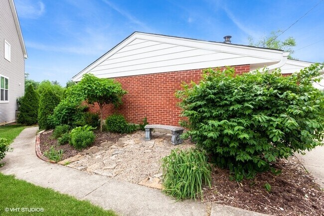 Building Photo - 233 Grant St