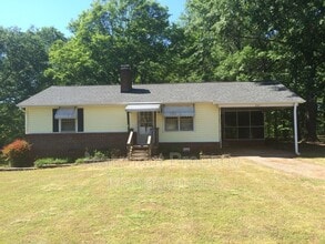 Building Photo - 237 Oak Rd