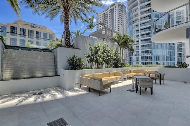 Building Photo - 100 E Las Olas Blvd