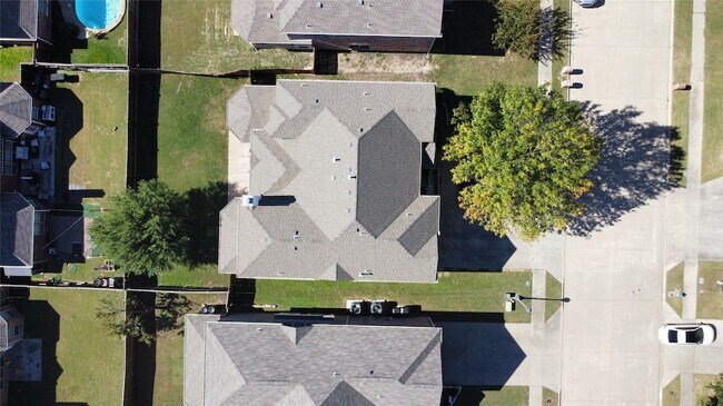 Foto del edificio - 15195 Shellwood Ln