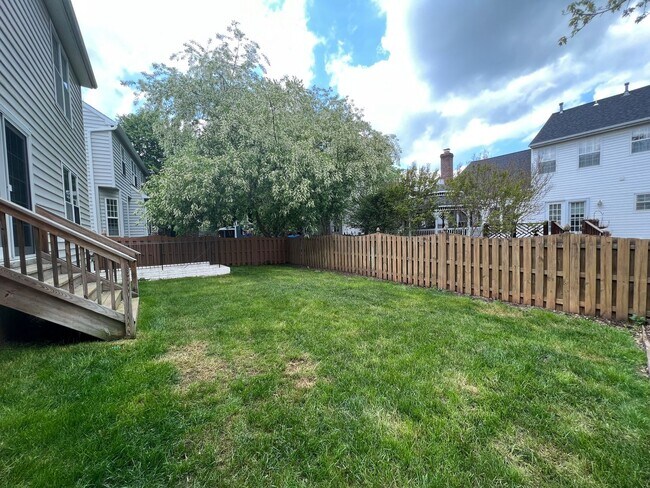 Building Photo - Impressive 4 Bedroom 3.5 Single-Family Hom...