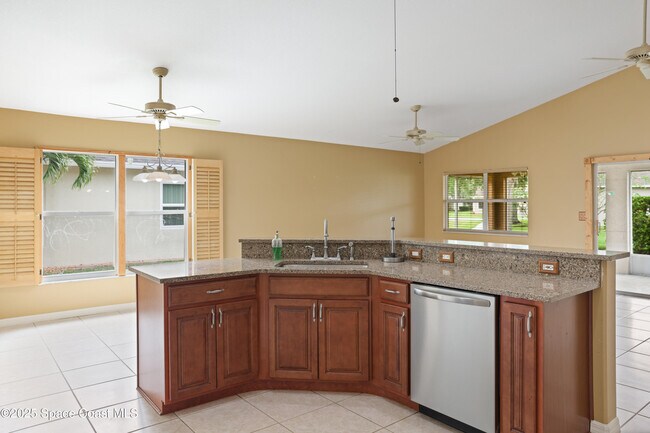 Building Photo - 645 Brockton Way