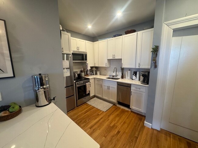 Building Photo - 464 Beacon St