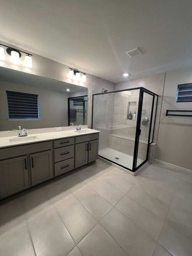 Foto del edificio - McCormick Village Giant! Bed/Bath on Main, Fenced Yard, Generator & More!