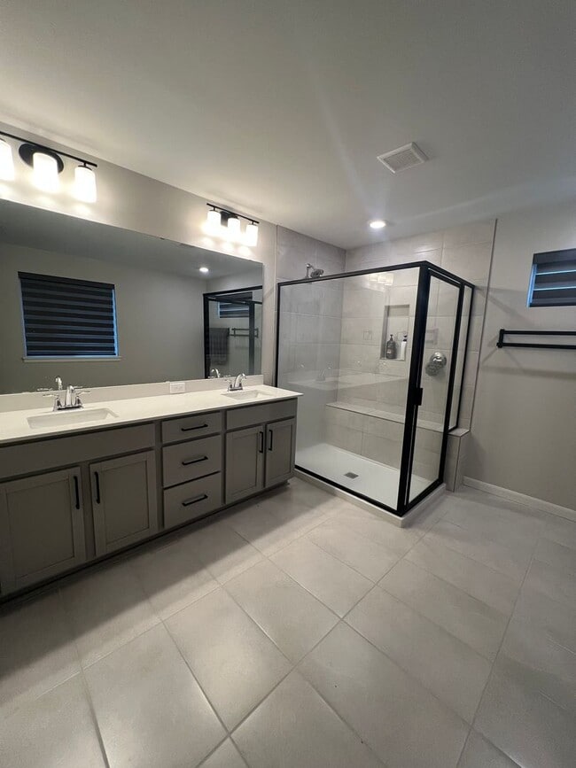 Building Photo - Very Large McCormick Village Four Bedroom for Rent, Available 4/10/26.