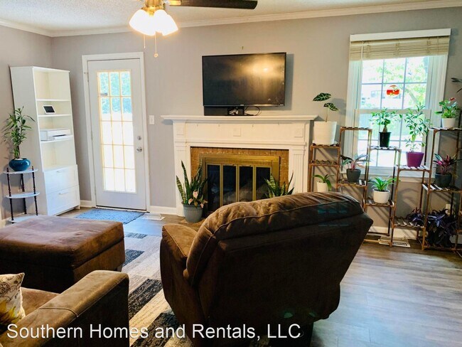 Foto del edificio - 3 br, 2 bath House - 4404 Forrest Drive