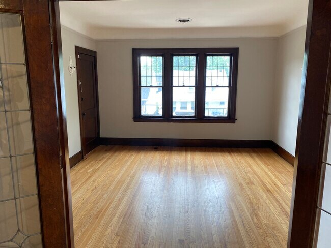 Foto del edificio - 910 Beaconsfield Ave