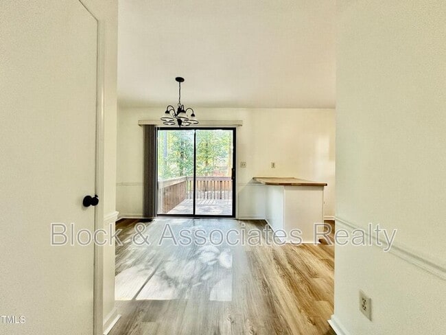 Building Photo - 103 Carriole Ct