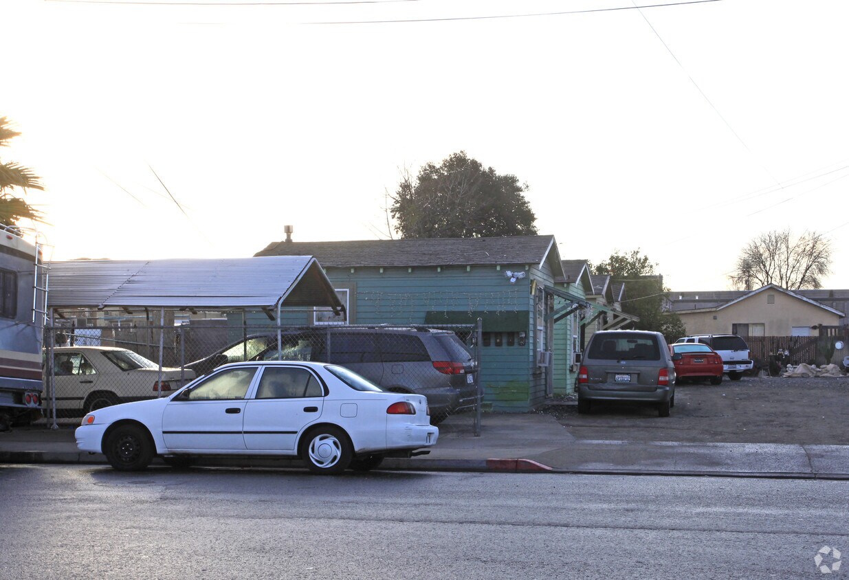 Building Photo - 552 Horning St
