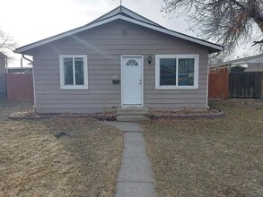 Building Photo - 504 Fir Ave