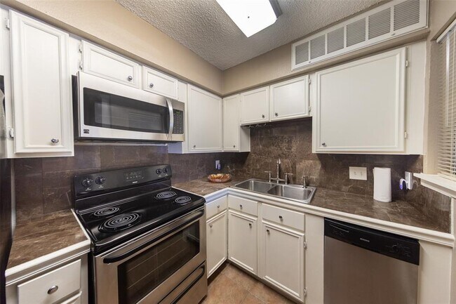 Foto del edificio - 10855 Meadowglen Ln
