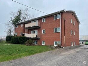 Building Photo - 172 Westmount St