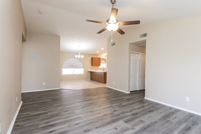 Building Photo - 12561 Desert Flower Rd