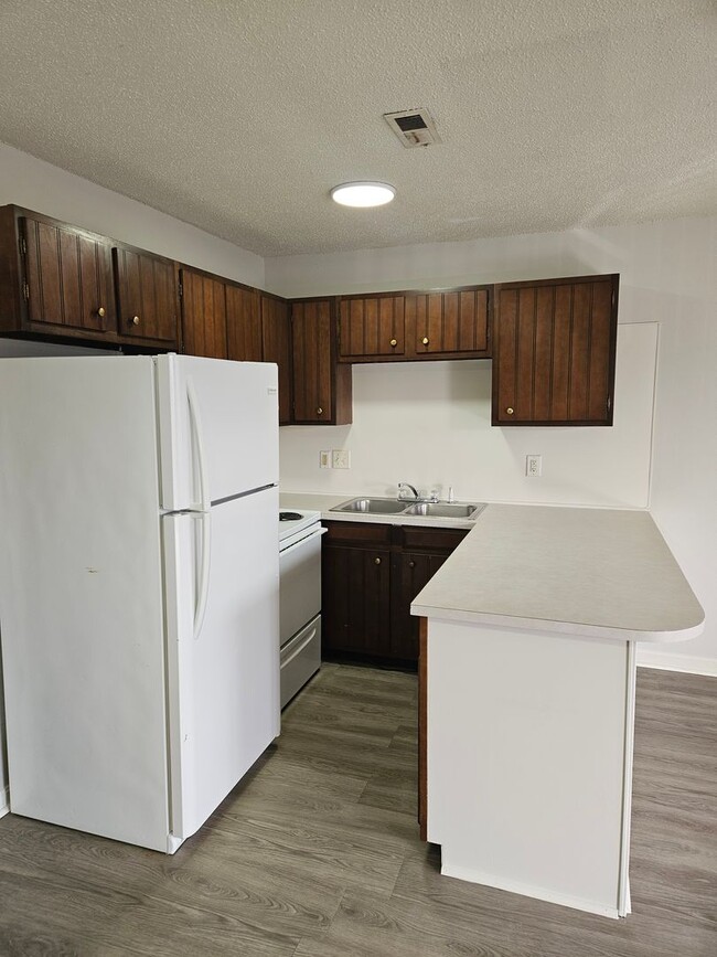 Building Photo - 1 bedroom 1 bathroom