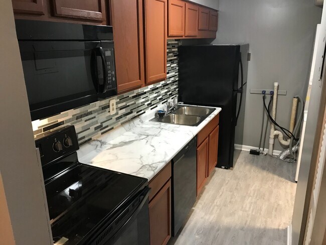 Foto del edificio - Patio Style Condo Home - Rent Ready