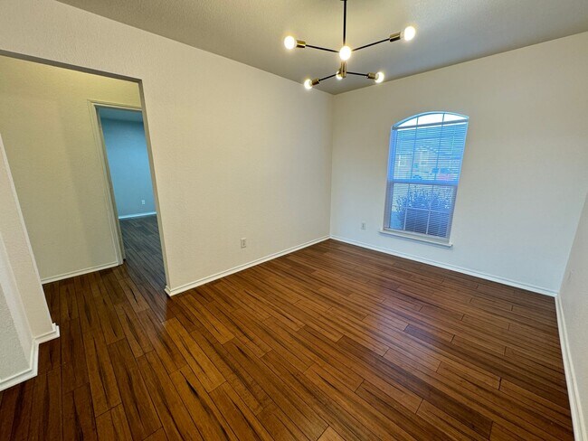 Building Photo - 408 Viola Dr