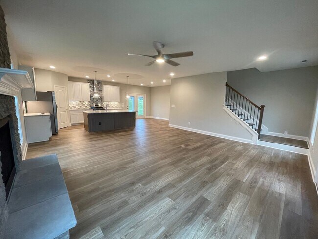 Building Photo - Gorgeous Custom New Build Home!